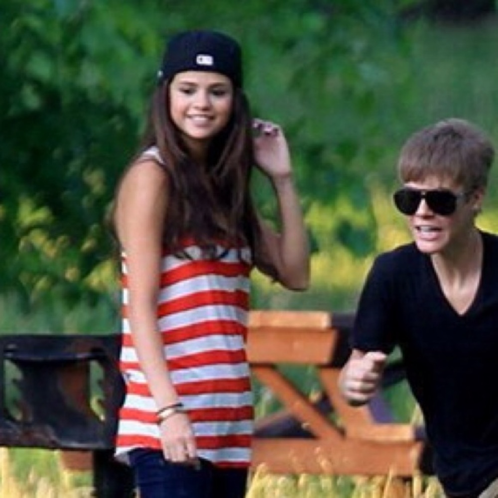 ASO Selena Gomez | Red & White tank shirt